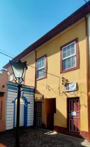 a yellow building with a street light in front of it at Quarto econômico in São Luiz do Paraitinga