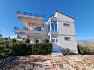 Το κτήριο όπου στεγάζεται  το διαμέρισμα