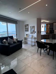 Posezení v ubytování A resort style apartment with ocean views with two bedrooms