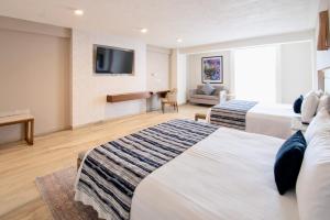 Una cama o camas en una habitación de Hotel Velvet Plaza