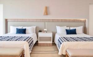 Una cama o camas en una habitación de Hotel Velvet Plaza
