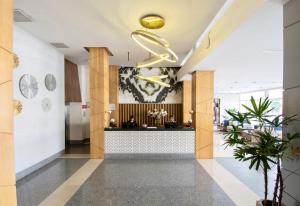 El lobby o recepción de Hotel Velvet Plaza 37 fotos más