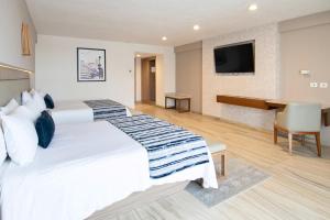 Una cama o camas en una habitación de Hotel Velvet Plaza