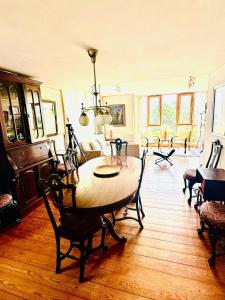 a living room with a wooden table and chairs at Vistas y Golf en Adosado Pedreña in Pedreña