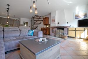a living room with a couch and a table at Haus Biene am Meer in Norden