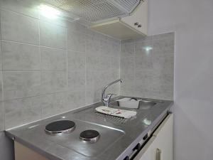 Kuchyň nebo kuchyňský kout v ubytování Inna Rooms