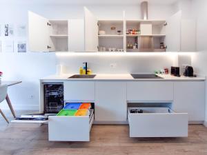 A kitchen or kitchenette at AKURA apartment, con aire acondicionado