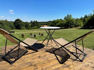 Zahrada ubytování Glamping Návary s bazénem