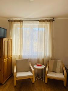 TV a/nebo společenská místnost v ubytování Apartamenty & Domek Gawędówka