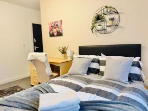 a bedroom with a bed and a desk at Room 3 Shared House in L7 in Liverpool +4 photos