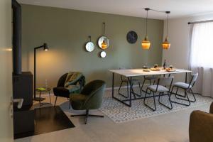 a living room with a table and chairs at Haus Grün in Niederstetten