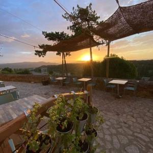 Východ nebo západ slunce při pohledu z hotelu nebo okolí + 8 fotografií