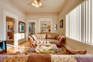 Gallery image of The Diamond Bungalow - Cozy Caldwell Home! in Caldwell +18 photos