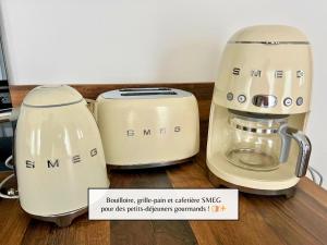 two appliances sitting on top of a counter at L'Éclat Champenois - Terrasse-Gare-Arena in Reims