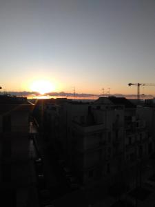 Východ nebo západ slunce při pohledu z bed and breakfast nebo okolí