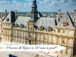 a building with a clock tower on top of it at L'Éclat Champenois - Terrasse-Gare-Arena in Reims