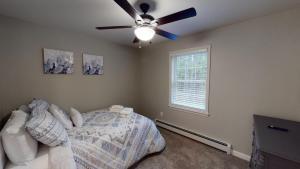 a bedroom with a bed and a ceiling fan at The Mendon House in Killington +23 photos