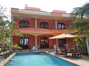 Piscina de la sau aproape de Hotel Rosa de los vientos