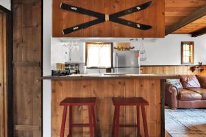 Ảnh trong thư viện ảnh của Little Naughty Pine Wi-Fi TV Ski ở Big Bear City +11 ảnh