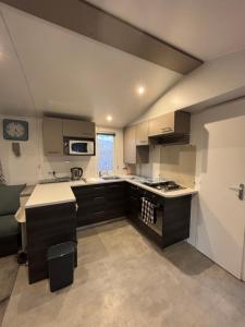 Η κουζίνα ή μικρή κουζίνα στο Varéa Mobil'home