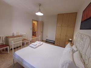 A bed or beds in a room at Ktima Pyroessa Apartments - Blue Apartment