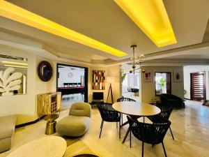 Χώρος καθιστικού στο CasaBlanca By Hotel Hacienda