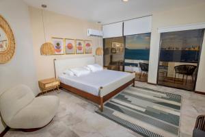 Ένα ή περισσότερα κρεβάτια σε δωμάτιο στο CasaBlanca By Hotel Hacienda +40 φωτογραφίες