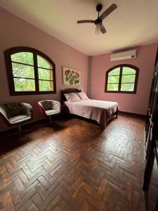 Un pat sau paturi într-o cameră la Fazenda Colomi - Hospedagem Ecológica em Guapimim