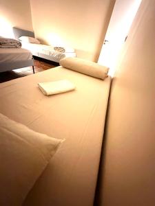a room with two beds and a bed sidx sidx sidx at Lisboa Parque Guest House in Lisbon