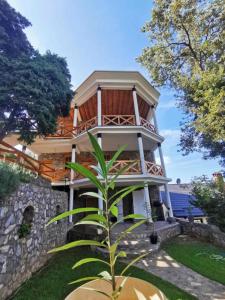 Το κτήριο όπου στεγάζεται  ο ξενώνας