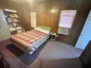 Ένα ή περισσότερα κρεβάτια σε δωμάτιο στο Deland Motel