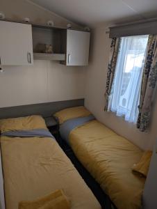 Ένα ή περισσότερα κρεβάτια σε δωμάτιο στο Yarmouth Holiday Home