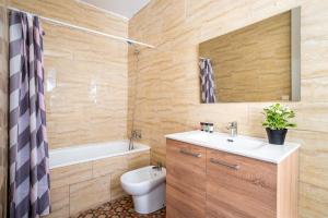 Ein Badezimmer in der Unterkunft Sagrada Familia- Emblematic and Charming Catalan Home