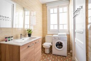 Ein Badezimmer in der Unterkunft Sagrada Familia- Emblematic and Charming Catalan Home