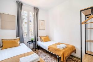Ein Bett oder Betten in einem Zimmer der Unterkunft Sagrada Familia- Emblematic and Charming Catalan Home