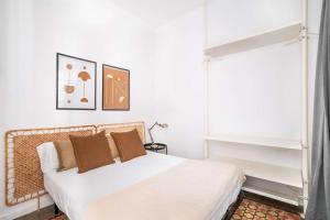 Ein Bett oder Betten in einem Zimmer der Unterkunft Sagrada Familia- Emblematic and Charming Catalan Home