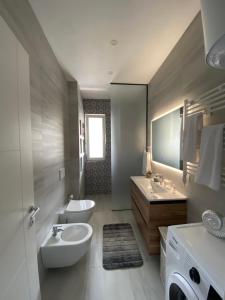 Ένα μπάνιο στο Lalzi Luxe Retreat +9 φωτογραφίες