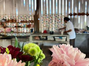 Επισκέπτες που μένουν στο Shanti Lanka Ashram