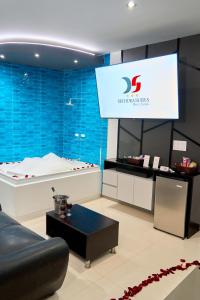 Μια τηλεόραση ή/και κέντρο ψυχαγωγίας στο Sechura Suites