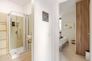Ένα μπάνιο στο Dolce Riva Downtown apartment +42 φωτογραφίες