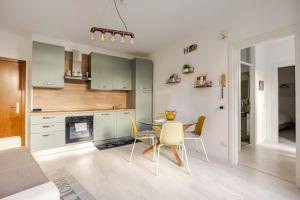Η κουζίνα ή μικρή κουζίνα στο Dolce Riva Downtown apartment