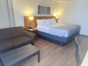 Postel nebo postele na pokoji v ubytování Quality Inn & Suites Fort Collins
