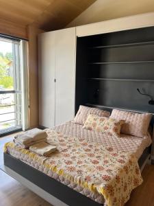 a bedroom with a large bed with a black headboard at Departamentos en Villa La Angostura con ubicación ideal in Villa La Angostura