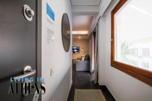 Spacious Apt At Historical Center Of Athens 4&2 ppl TV 또는 엔터테인먼트 센터