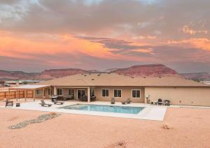 a house with a swimming pool in the desert at Crimson Oasis in Kanab