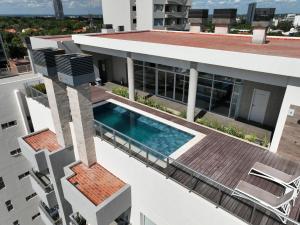 an aerial view of a building with a swimming pool at Ventura Carmelitas in Asuncion