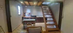 Gallery image of Chalé com linda vista para o vinhedo in São Roque +13 photos