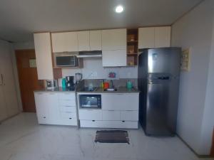 Kuchyň nebo kuchyňský kout v ubytování Flat 2 quartos Resort Marulhos Porto de Galinhas C401