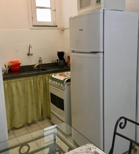 Kuchyň nebo kuchyňský kout v ubytování Apartamento prático e central