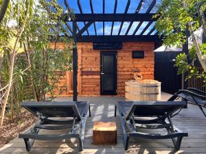 Patio o area all'aperto di Tiny Base The River HOUSE & TRAILER